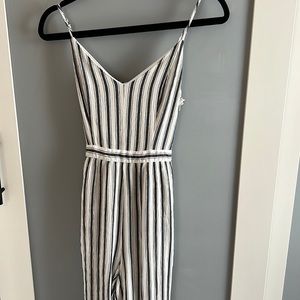 Like New! American Eagle jumpsuit, size small